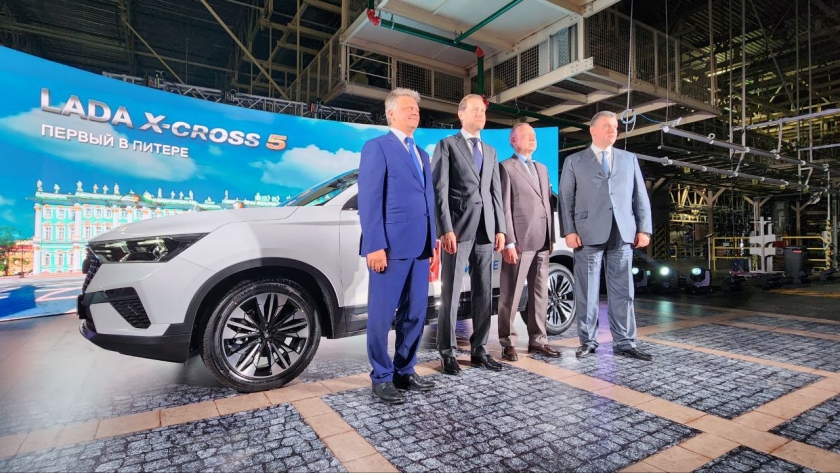 Автоваз выпустил в санкт-петербурге первый серийный lada x-cross 5